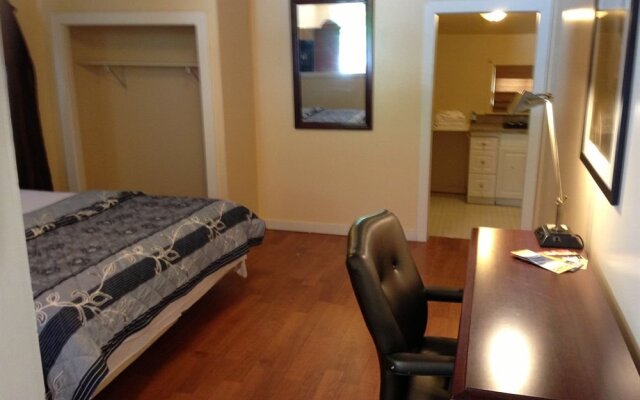 The Crest Inn Suites and Cottages