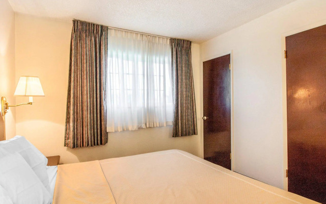 Rodeway Inn & Suites Hwy 217 & 26 W