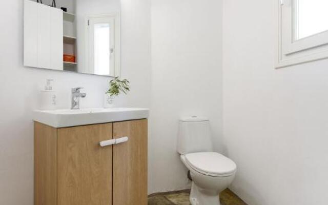 Cycladic beauty and tranquillity in Kostos, Paros