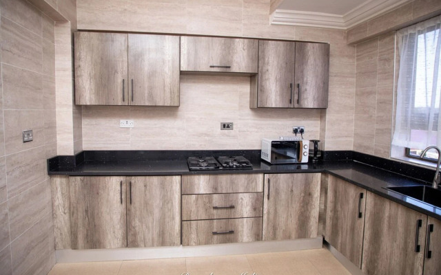 Executive 3-bed Furnished Apartment in Kwashieman