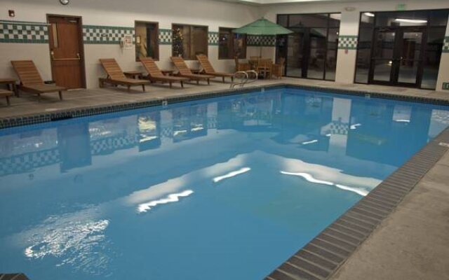 Wood River Inn & Suites