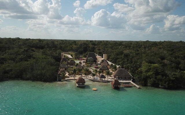 Bacalar Lagoon Resort