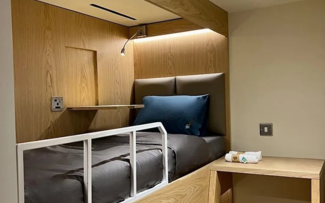 Sleepover Doha North Node, Gate C30