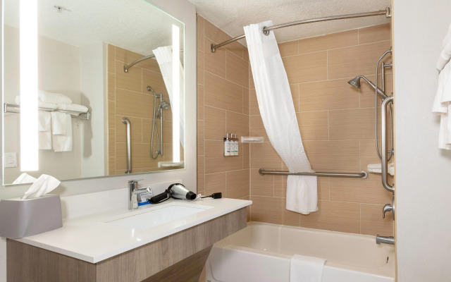 Holiday Inn Express & Suites Jacksonville Airport by IHG