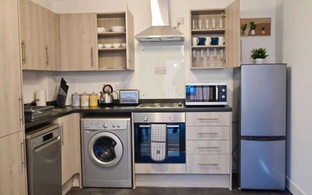 Livestay - Modern Spacious 2 Bed 2 Bath Apartment