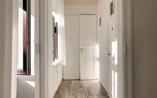 Commodious 2BR Apt. Near AKH-Perfect for Groups