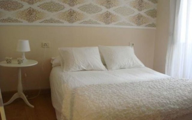 Santiago de Compostela 100068 4 Bedroom Apartment By Mo Rentals