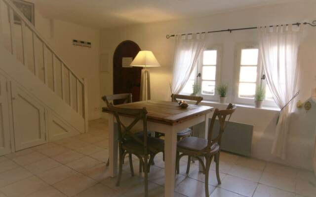 Modern House With Terrace, Near the Popular St. Maxime