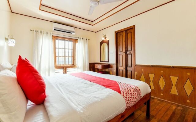 OYO 23047 Rkv Golden Petal Houseboat 3 Bhk