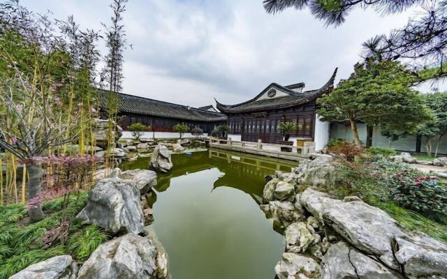 Graceland Garden Court Hotel