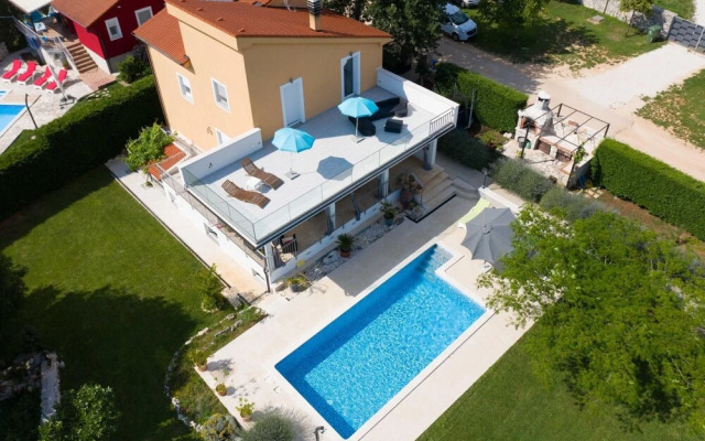 Villas in Kanfanar With 4 Bedrooms and 5 Bathrooms