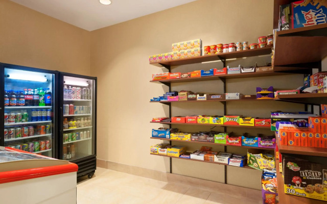 Country Inn & Suites by Radisson, Dearborn, MI