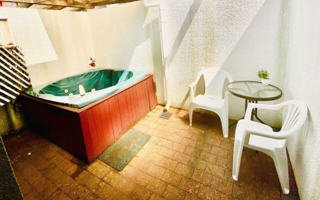 Baden Lodge Motel