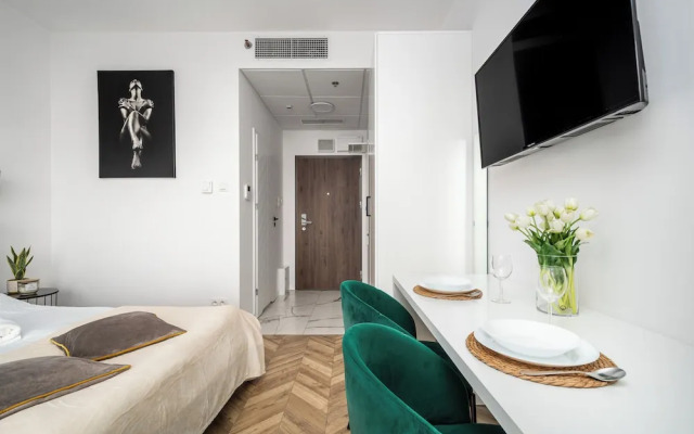 Bliska Wola Tower Sun & Snow