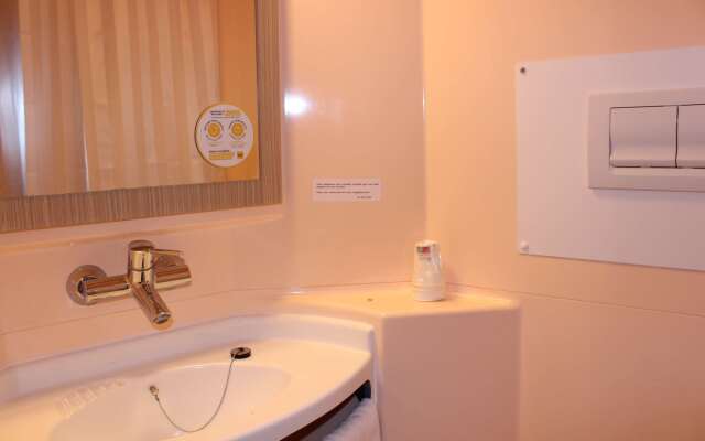 Hotel Première Classe Saint Quentin En Yvelines - Elancourt