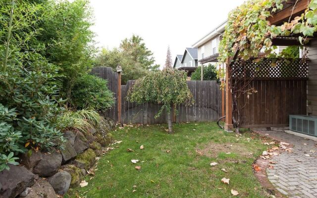 Columbia West 3 Bedroom Condo by RedAwning