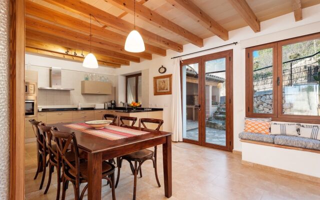 CAL TIO - Chalet With Terrace in Caimari. Free Wifi