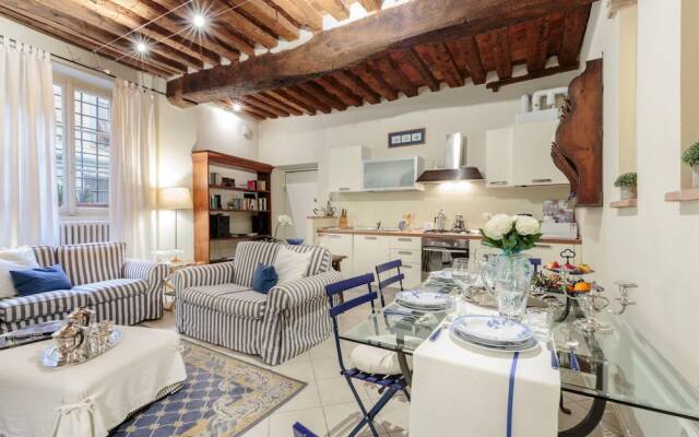 The 1400 s Apartment