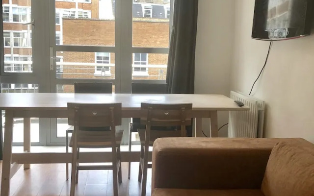 Stylish Maisonette and studio in Victoria