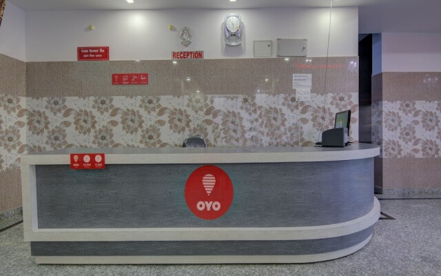 OYO 18839 Dhanraj Residency
