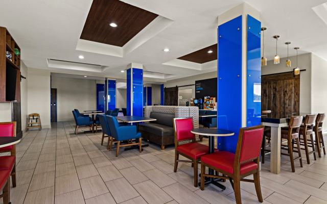 Holiday Inn Express Hotel & Suites Okmulgee