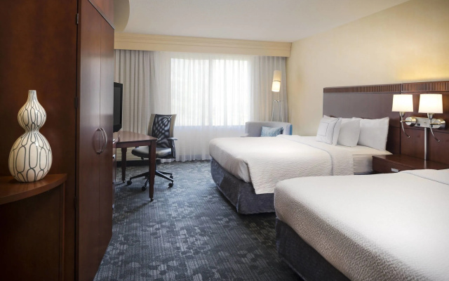 Courtyard by Marriott Kansas City Shawnee