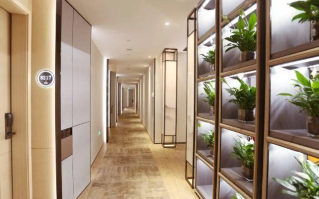 Yi Hotel (Yancheng Champagne Mansion)