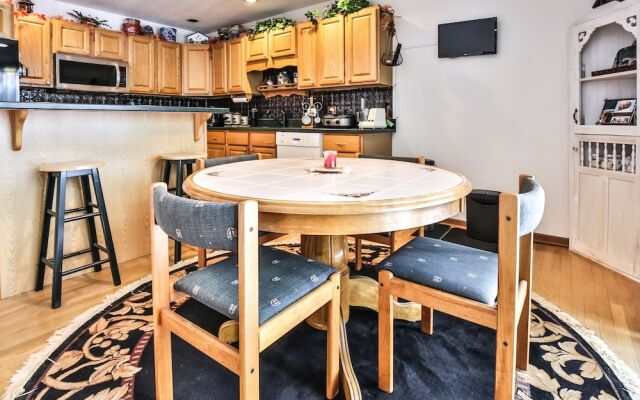 Pickerel Point Executive - 5 Br Home