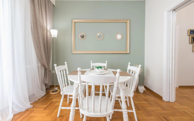 Sophisticated Family House With Acropolis View