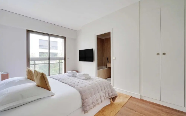 Modern apt With Balcony-2br/6p-neuilly-sur-seine