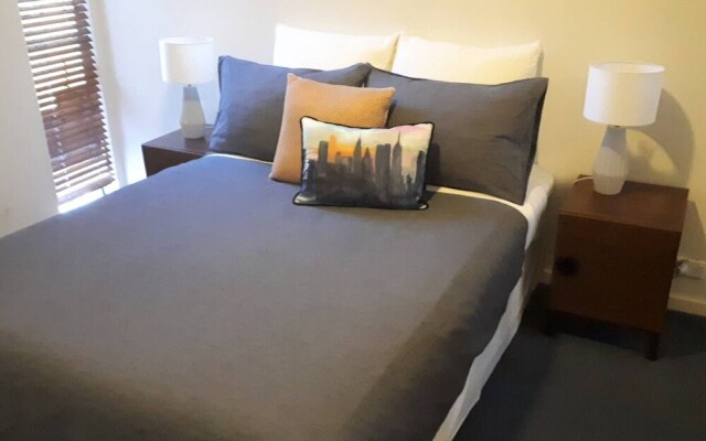 Stylish 2 Bedroom Apartment In the City