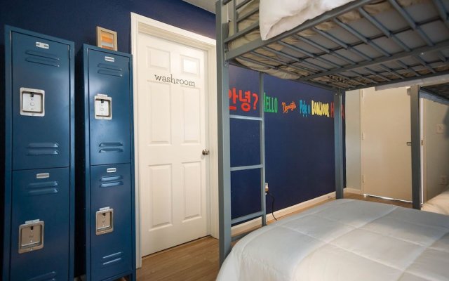 Wanderstay Houston Hostel