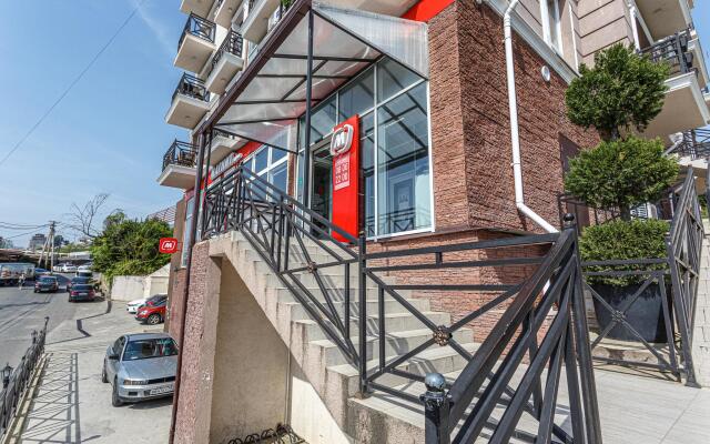 LaMare (LaMare) on Tselinnaya street 8B