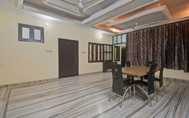 OYO Flagship 70280 Hotel Raj Baag