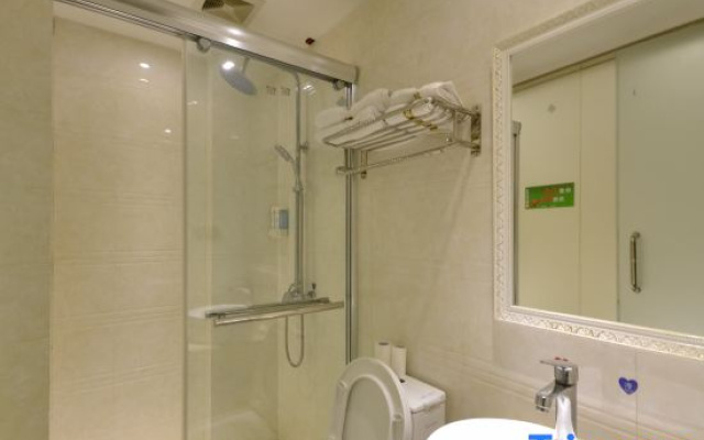 8090 fashion business hotel (Taizhou Yinan Street store)