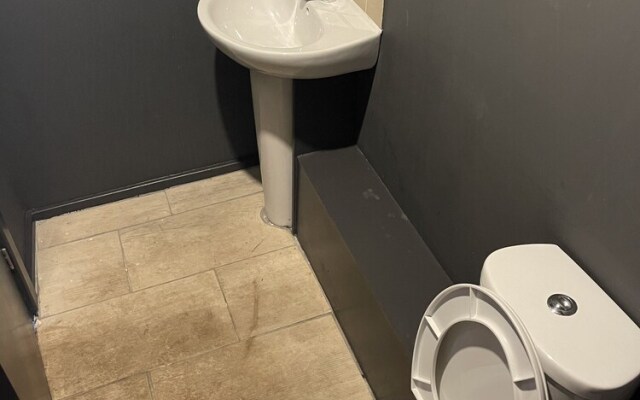 The Willow - Superb Spacious 3 Bed Room Apartment