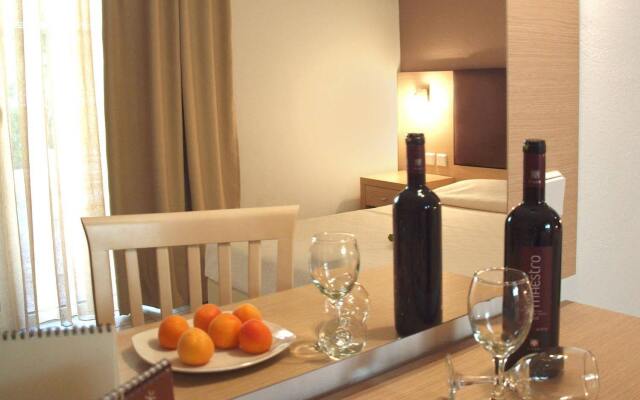 Caravel Apartment Hotel