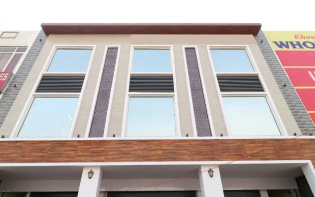 West Inn By OYO Rooms