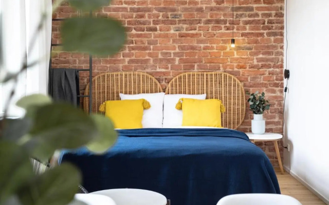 TurnKey Balcony Studio