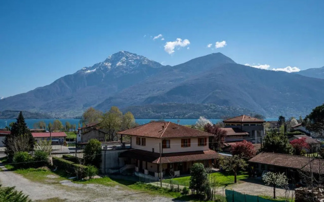 Lake view apartment with parking in Dongo - Larihome A26