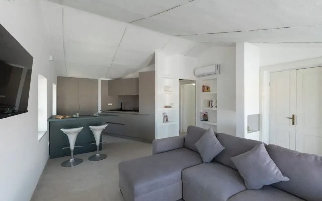 Romantic Apartment with Terrace by Wonderful Italy