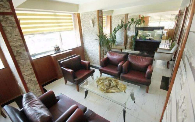 Uzun Jolly Hotel