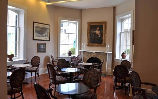 New Orleans Courtyard Hotel and Suites by the French Quarter