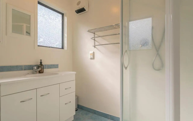 Hillside Haven - Tairua Holiday Home
