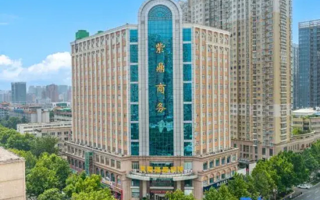 Ziding Longsheng Hotel (Zhengzhou Zijingshan Subway Station Branch)
