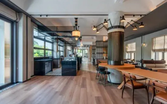 Yangzhou Slender West Lake Tongpai Hotel