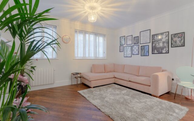 Refurbished 2 Bedroom Flat in Haggerston