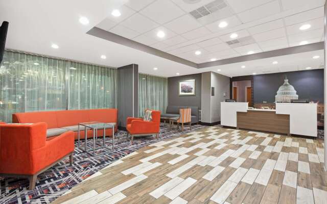 La Quinta Inn & Suites by Wyndham DC Metro Capital Beltway