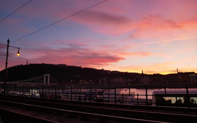 Fashion Street Suite