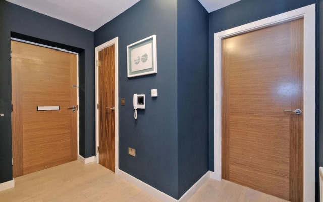 Stunning Central Two Bedroom Executive Apartment